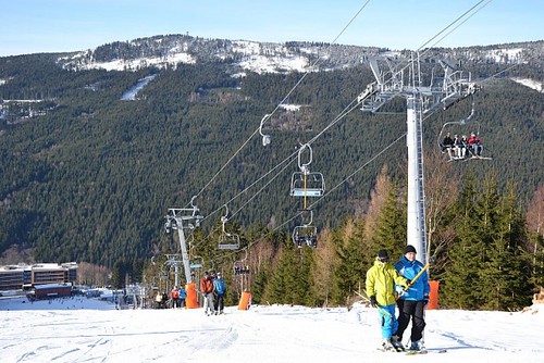 Lyžujte lyžařském areálu na DOLNÍ MORAVĚ do konce zimní sezóny 2013/14 s 25% slevou 