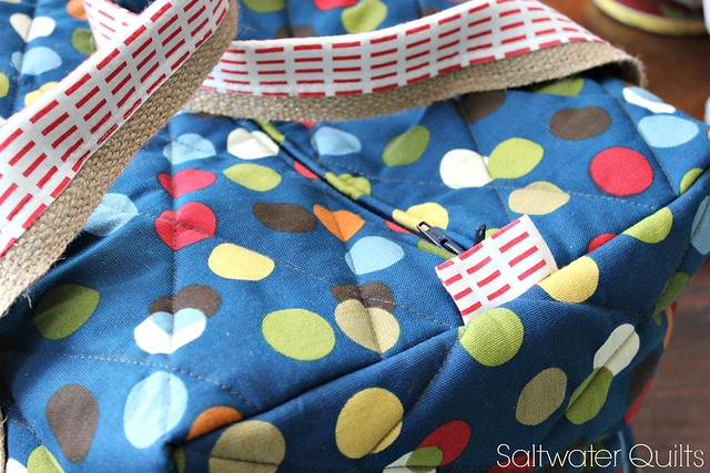 Saltwater Quilts: A Quilted Duffle Bag Finish
