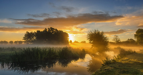 light mist misty sunrise landscape dawn nikon warwickshire alcester rivermist kinwarton riveralne dawnmist d7000 jactoll