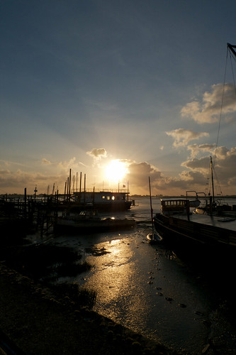 morning light sky cloud sun sunrise reflections boats silhouettes essex heybridgebasin
