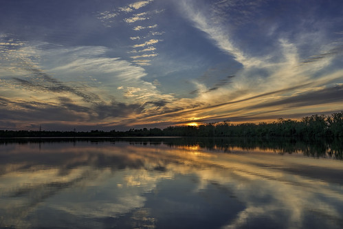 sunset clouds reflections shreveport louisiana lake redriverwildliferefuge calm blue red white water trees peaceful quite