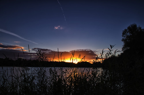 bridge sunset lake water reeds silhouettes keynes neigh somerford pentaxk5