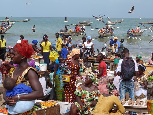 Mercado de pescadores en Tanji (Gambia)