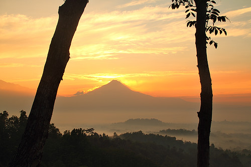 sunrise indonesia volcano amanecer yogyakarta borobudur merapi volcan