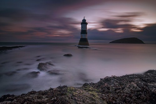 uk lighthouse wales dawn blackpoint anglesey penmonpoint trwyndulighthouse