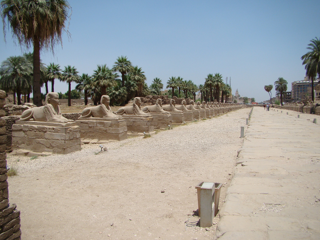 5. Templo de Luxor en la arena. Autor, iifu