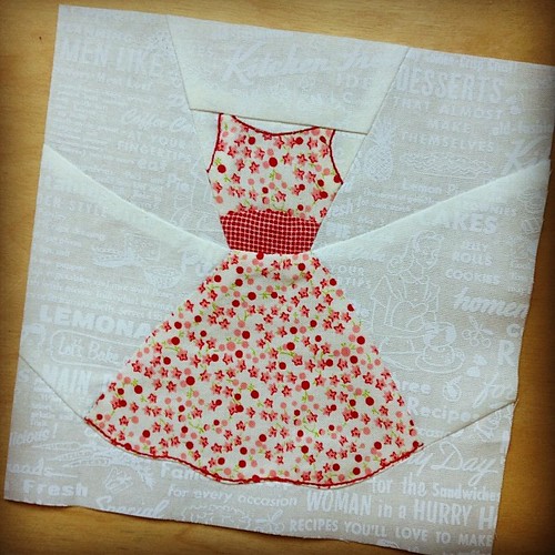 Replacement bee block for @wheretheorchidsgrow. Her theme was 50's housewife. #cocoricobee
