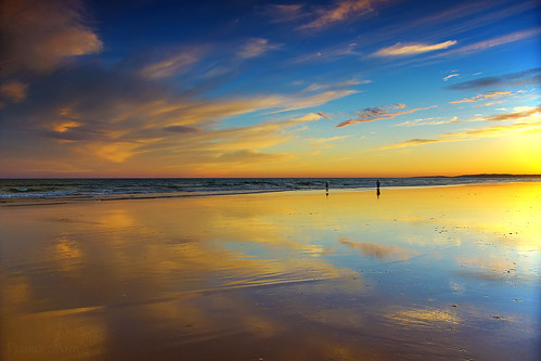 ocean blue sunset people cloud seascape reflection beach portugal water yellow clouds reflections landscape mirror sand atlantic algarve falesia vilamoura cirrus landscapephotography