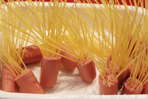 Medusas o Pulpos de espaguetis con salchichas www.cocinandoentreolivos.com (7)