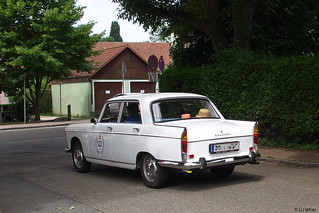 122- 1973 Peugeot 404 _d