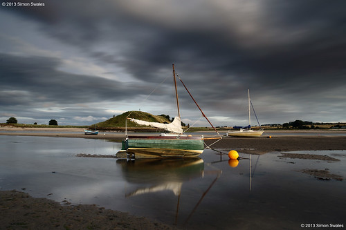 england clouds zeiss reflections boats coast yacht dusk availablelight sails northumberland coastal alnmouth mast buoy ze rudder churchhill bythesea riveraln canoneos5dmkii distagont2821 distagon2128ze litterina