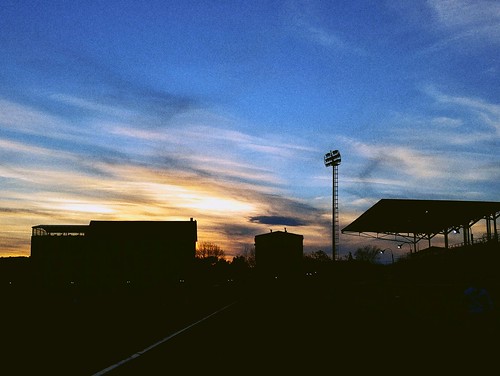 lgg4 mobil mobile 2017 edirne koşu running stad stadium sky gökyüzü sunset günbatımı gren grain filmlook bulut cloud renkli colorful yatay horizontal vivid