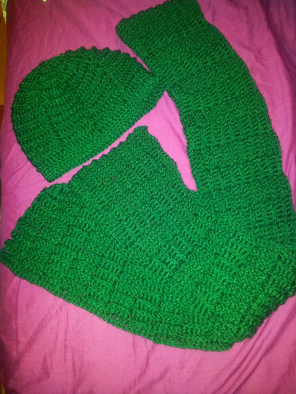 bottle green basket weave hat and long scarf set.