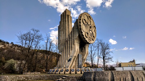 nikšić montenegro vukajlović spomenik monument memorial nob partisan concrete statue destroyed wwii trebjesa
