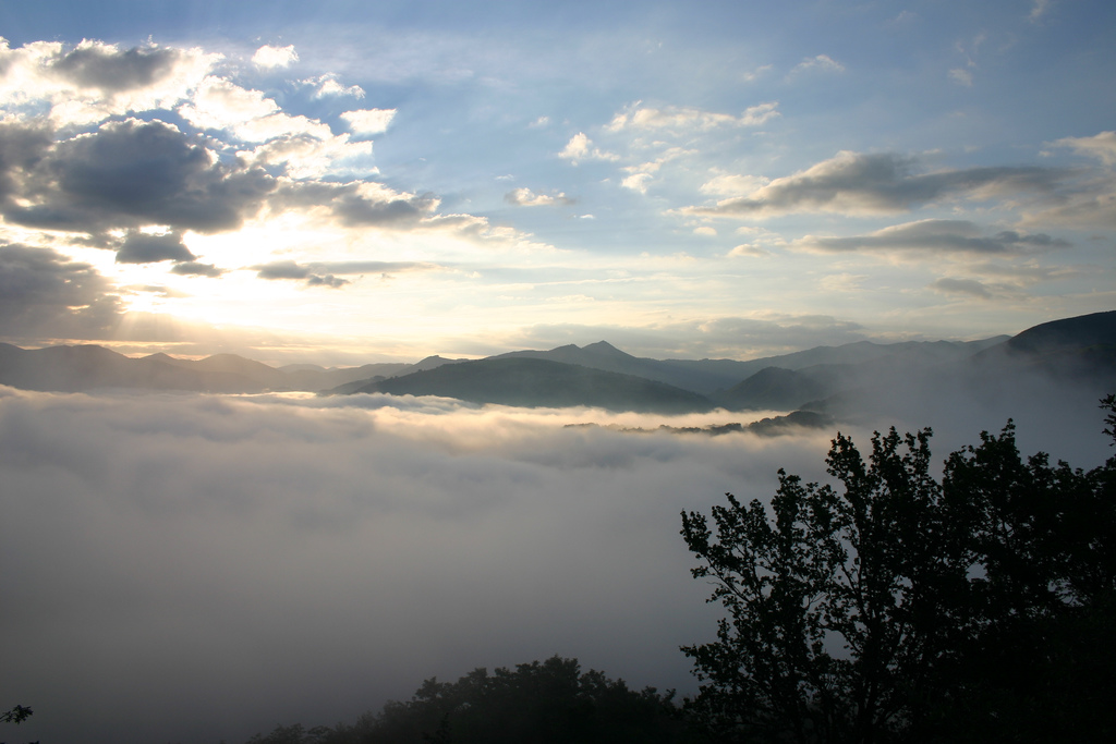 7. Niebla en el valle. Autor, Elarequi61