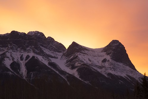 sunset orange mountains yellow night december clear alberta canmore alpenglow canadianrockies halingpeak canmorealberta