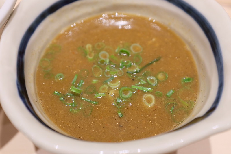 池袋西口Echika篝濃厚煮干つけSOBAのスープ