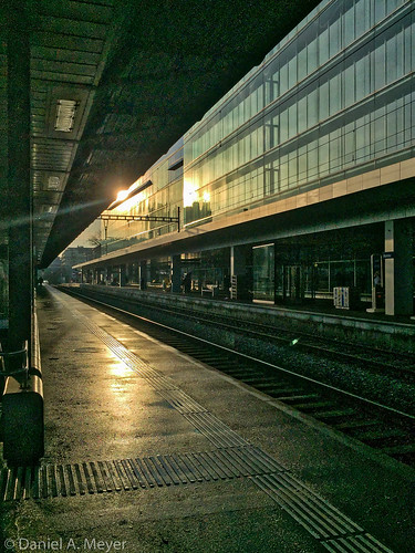 aarau bahnhof station gare sunset abendlicht train geleise track