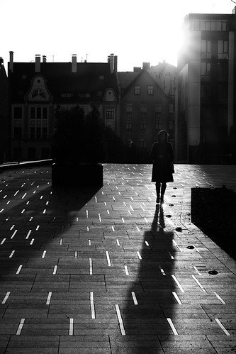 street streetphotography spring springtime contrejour contrast backlight sunset cityscape silhouette shadow lines pavement blackandwhite monochrome fujifilm xe2 xc50230
