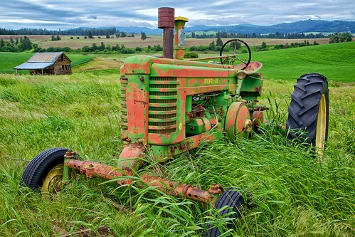 usa tractor abandoned rural landscape washington farm farming machinery agriculture johndeere palouse farmstead