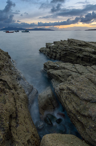sunset boats flow scotland rocks isleofskye shoreline elgol digitalblend