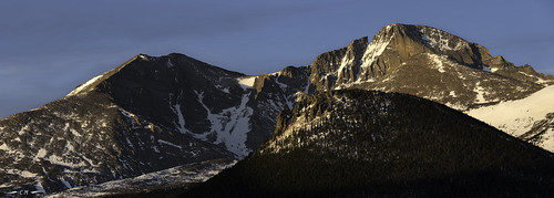 colorado coloradorockies landscape longspeak mountmeeker nationalpark rockymountainnationalpark rockymountains southernrockies thediamond usnationalpark winter alpenglow dawn morning morninglight mountains panorama sunrise vroff wilderness wintersunrise