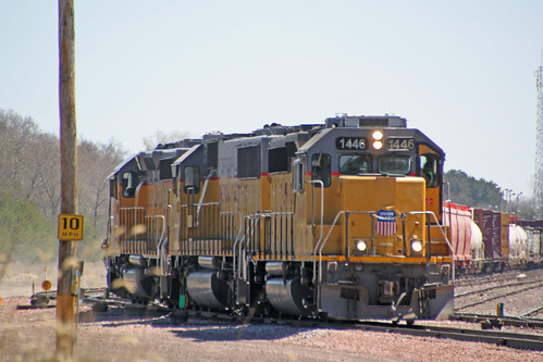 train railroad railway railfan unionpacific up emd gp402 locomotive