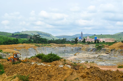 africa road bicycle cycling construction chinese congo quarry velo vélo cyclotourisme cycletouring day433 dolisie freewheelycom