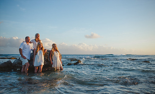 family familia famiglia portrait destinationphotography beach playa plage photography people gente sunset
