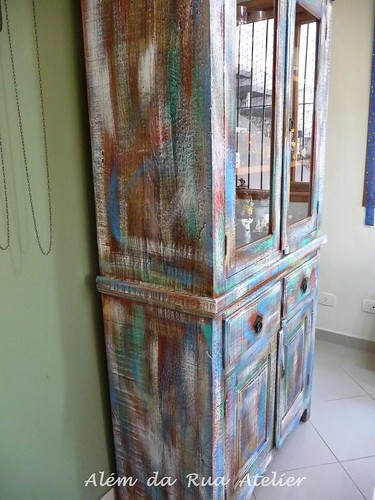 Pátina colorida em móveis de madeira