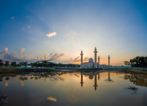 panorama composite architecture sunrise landscapes sony muslim islam mosque tokina malaysia hdr masjid selangor shahalam hafiz digitalblending leefilter bukitjelutong tokina1116mmf28atx 06hgnd nex6 mhafiz87 muhammadhafizbinmuhamad masjidtengkuampuanjemaah landscapeswithmanmadeobjects