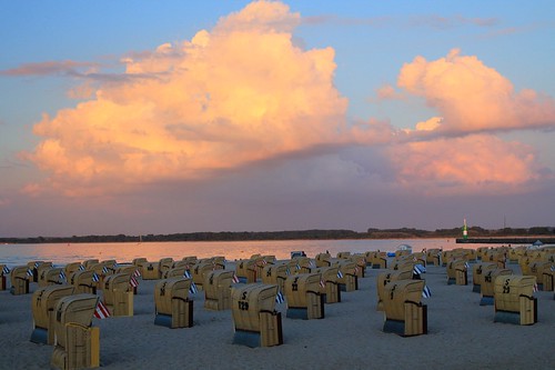 sunset sky cloud beach strand germany deutschland dawn sonnenuntergang nine himmel wolke wolken ufer ostsee strandkorb travemünde küste norddeutschland northerngermany lamaitre