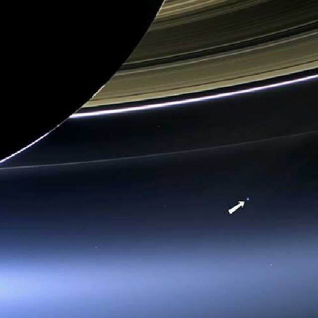 صورة كوكب الأرض من المسبار كاسيني الموجود بــــ كوكب زحل ل Flickr