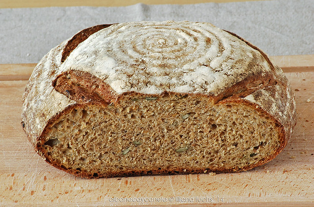 No knead spelt bread with seeds