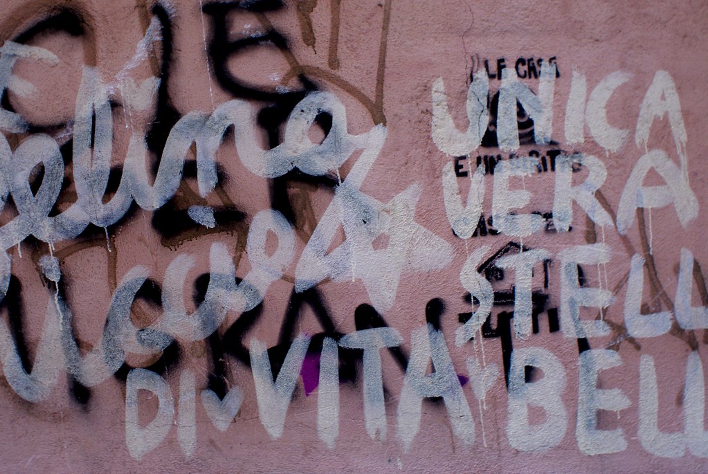 Street art à Gênes : Superposition de tags.
