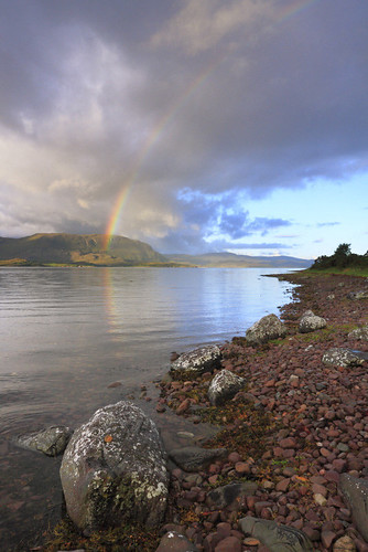 morning nature composition landscape scotland highlands rainbow peace alba shoreline peaceful tranquility pebbles escocia calm boulder shore idyllic tranquil midges schottland midge torridon westerross ecosse scozia lochtorridon midgies upperlochtorridon midgy efs1585mmisusm