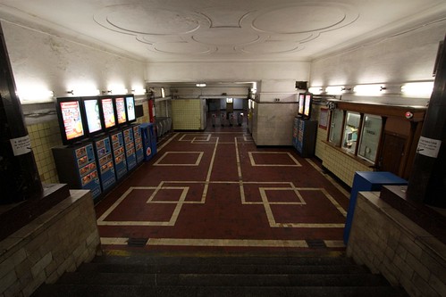 Ticket office and newspaper vending machines in the booking hall