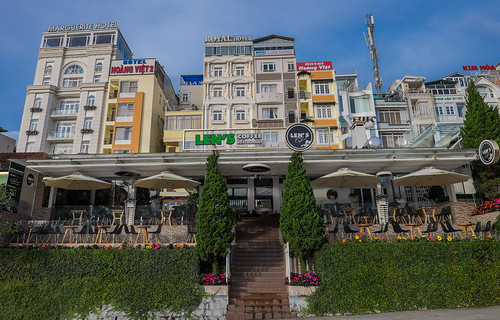 xt1 16mm f14 dalat travel street building view coffee cafe hotel wide angle colorful lamdong