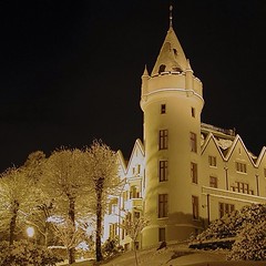Gamlehaugen, Bergen. Et av mine eldste digitale bilder - men fremdeles en av favorittene!  #bergen #visitbergen #gamlehaugen #castle #winter #tunliweb