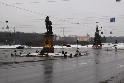 Disused tram tracks skirt the statue at Суворовская площад (Suvorov Square)