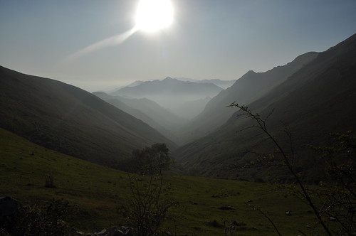 sun contraluz atardecer asturias montañas