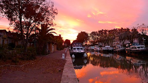 canals garonne barging sunrisemoissacdrumsarafrance