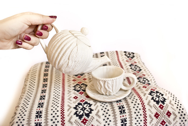 Knitted teapot and teacup