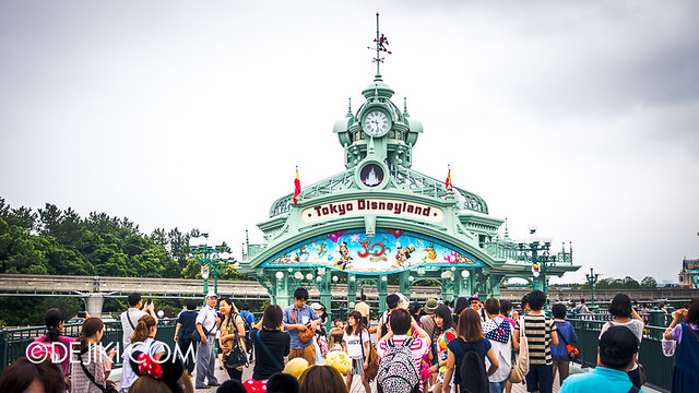 Tokyo Disneyland - Entrance Plaza / Maihama Gateway