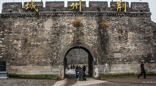2016 china cropped jingzhou nikon nikond750 nikonfx tedmcgrath tedsphotos vignetting gongjigate gongjigatejingzhou jingzhouchina gate arch people peopleandpaths entrance wall easterngate