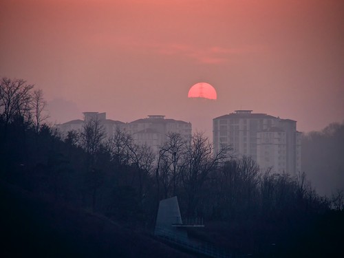 park pink winter sunset sun mist fog clouds buildings day apartment korea pylon southkorea bundang seongnam gyeonggido 일몰 성남시 대한민국 경기도 한국 공원 분당구