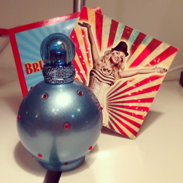 My #BritneySpears #circus perfume. I even made a pin-up photo from the #perfume box. #diy #britneyspearscircus #clozette