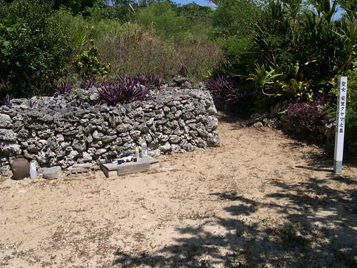 安里屋クヤマの墓１