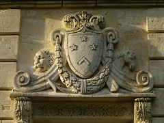 Heraldry of Chateau Pomys (St. Estèphe, France 2013)