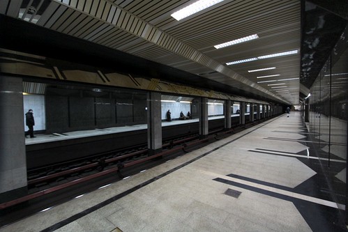 Pair of side platforms at Буревестник (Burevestnik)